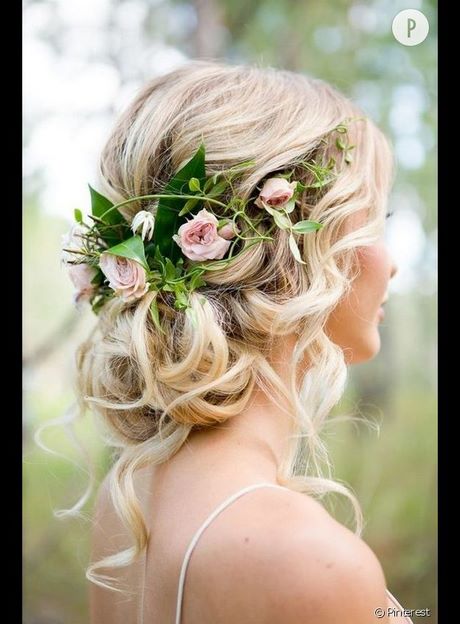 coiffure-avec-couronne-de-fleurs-cheveux-mi-long-42_10 Coiffure avec couronne de fleurs cheveux mi long
