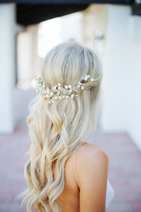 coiffure-avec-couronne-de-fleurs-cheveux-mi-long-42_5 Coiffure avec couronne de fleurs cheveux mi long