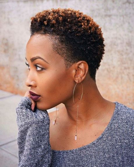 Coupe cheveux court afro femme