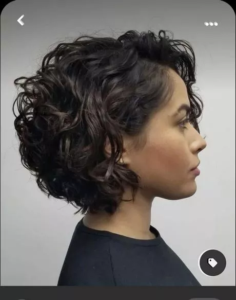 coupe-courte-femme-cheveux-frises-2024-68_2-12 Coupe courte femme cheveux frisés 2024