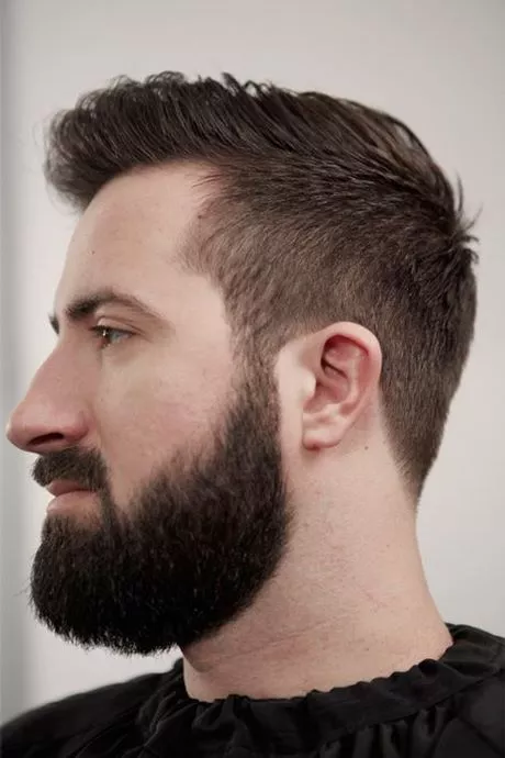 coupe-de-cheveux-et-barbe-homme-2024-01_11-4 Coupe de cheveux et barbe homme 2024