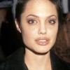 Angelina jolie cheveux courts