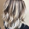 Tie and dye blond cheveux court